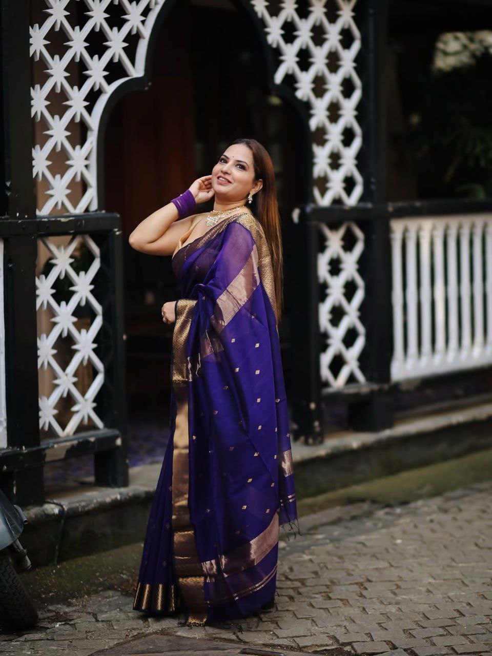 Soft Linen Cotton Silk Saree with Rich Weaving Jacquard Border & Blouse Piece – Elegant Festive Wear